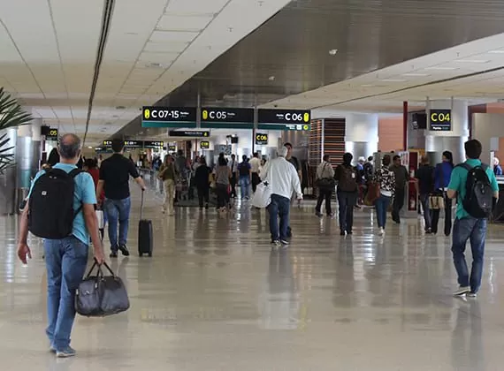Corredor do Píer C do Aeroporto de Viracopos