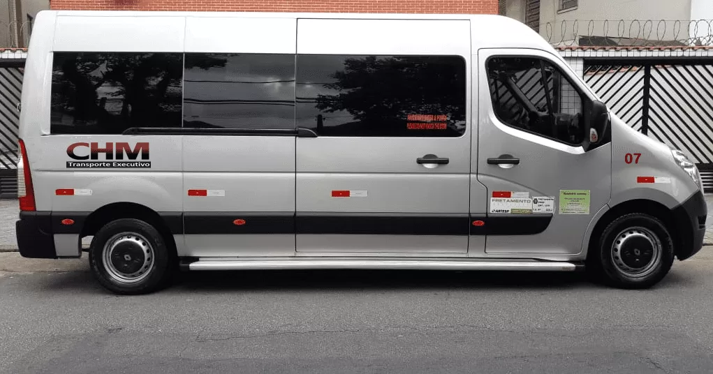 Van Executiva branca da CHM Executive Transport