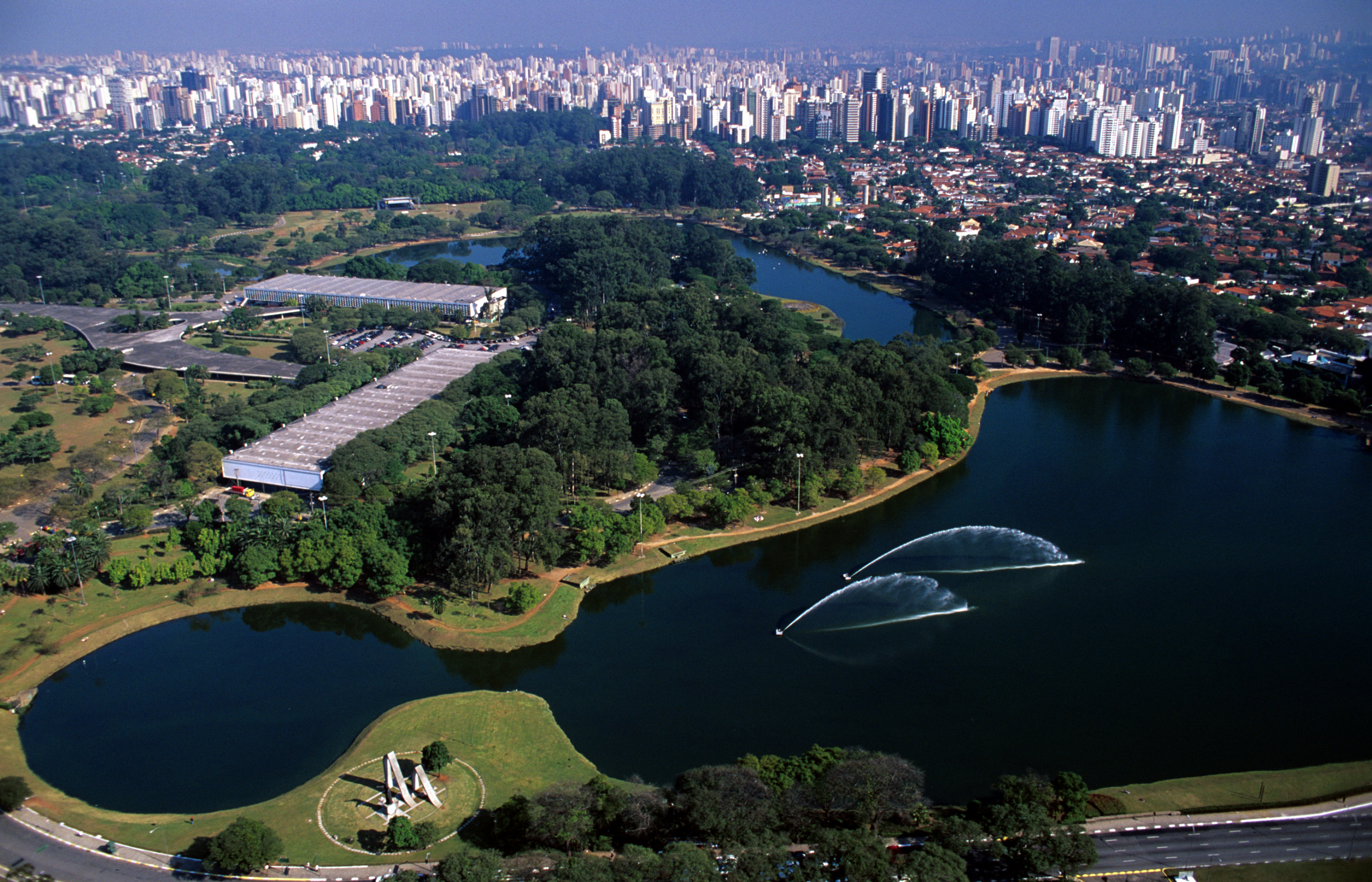 Parque Ibirapuera, em São Paulo — City Tour CHM Executive Transport