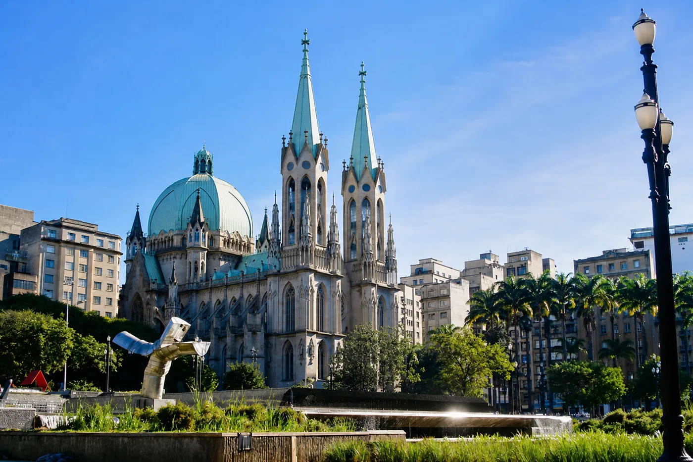 Catedral da Sé, em estilo neogótico, no marco zero de São Paulo — City Tour CHM Executive Transport