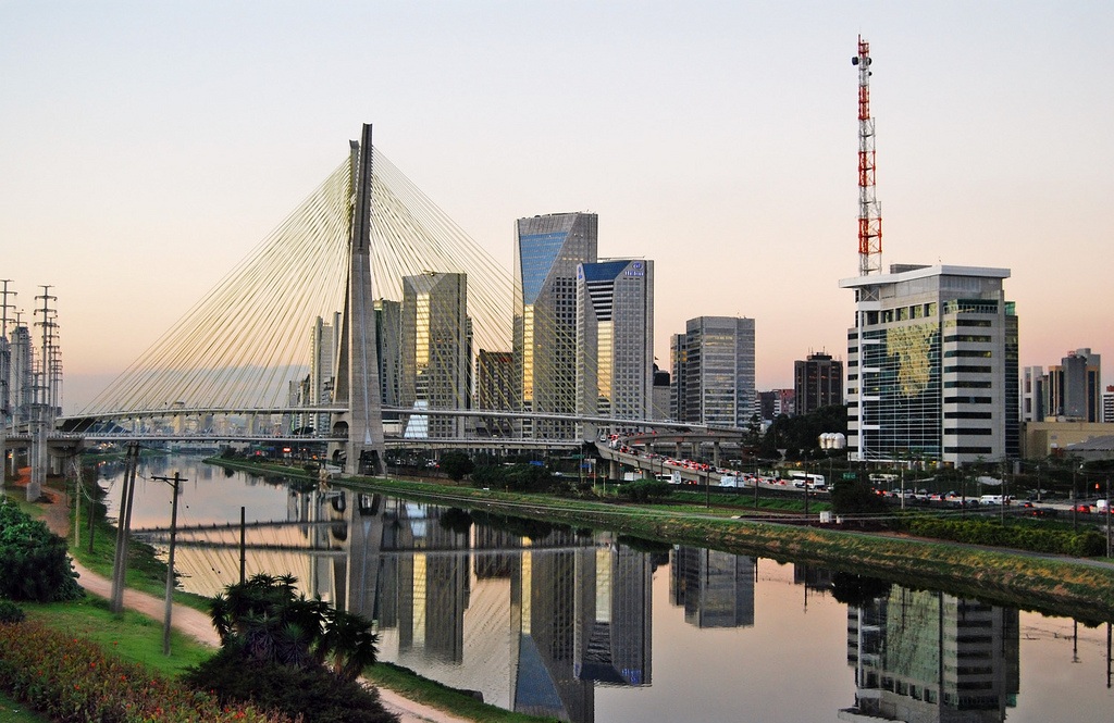 City Tour em São Paulo — Ponte Estaiada — CHM Executive Transport