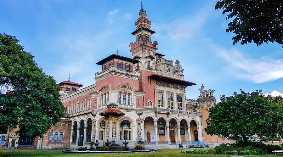 Museu Catavento Cultural, no Palácio das Indústrias, no Parque Dom Pedro II, em São Paulo — City Tour CHM Executive Transport